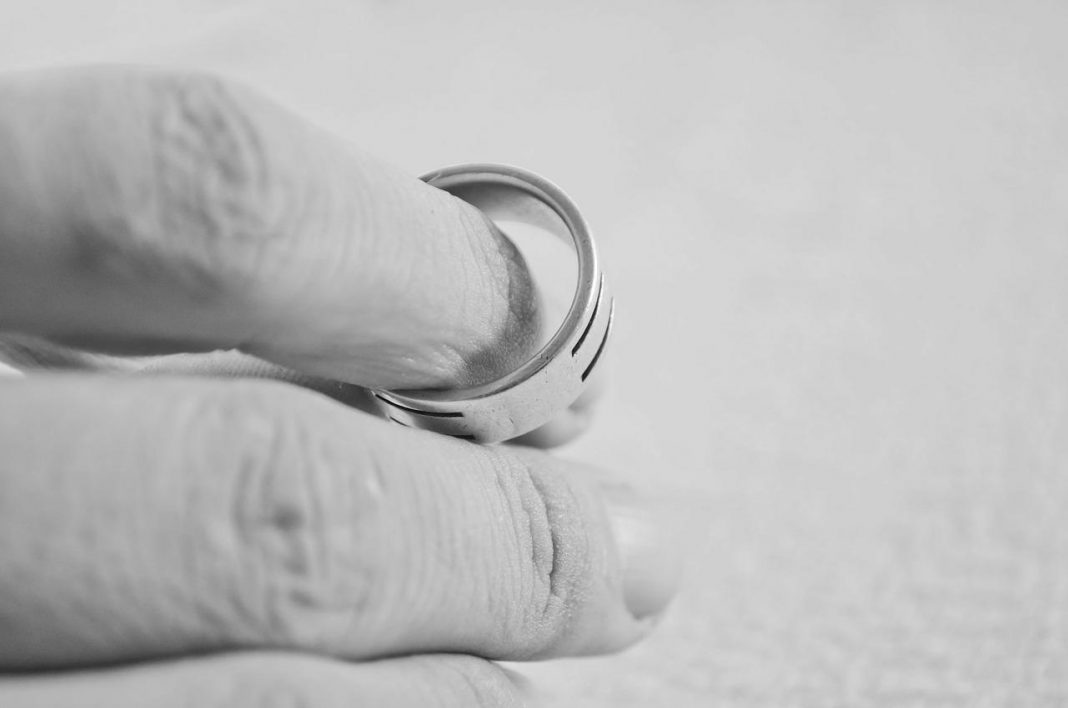 marriage ring divorce