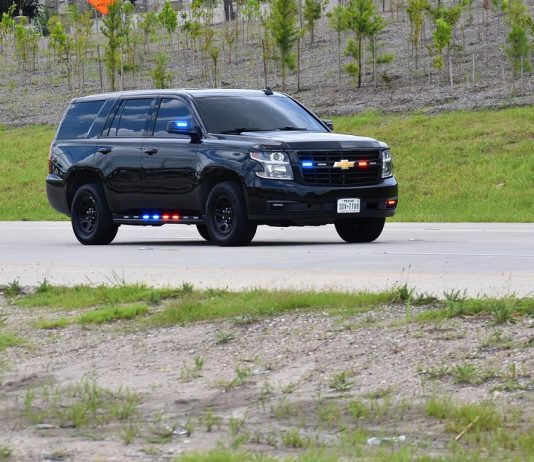 unmarked federal agent vehicle