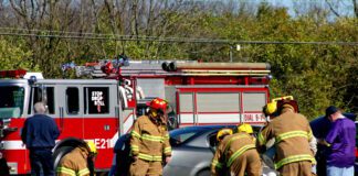 Fire crew help crash victims escape
