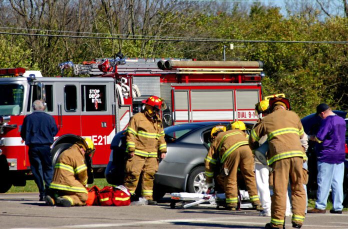 dreamstime_l_1452502 Fire crew help crash victims escape