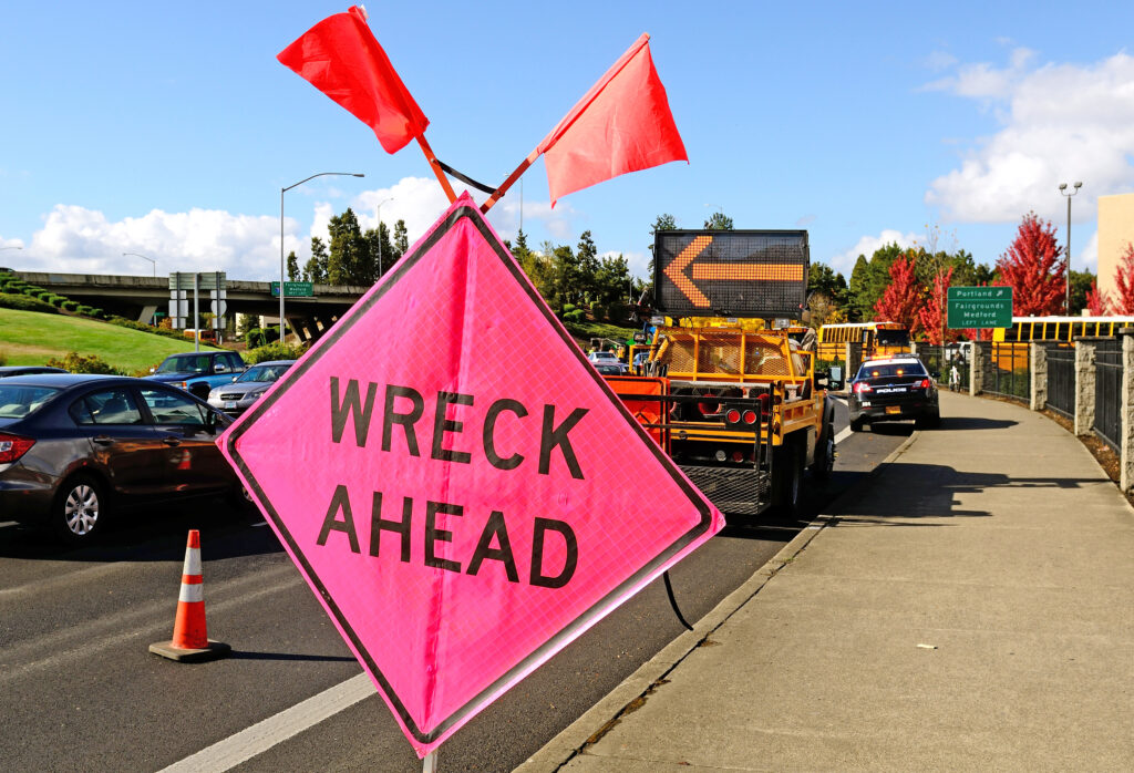 "wreck ahead" traffic notice as a result of highway crash