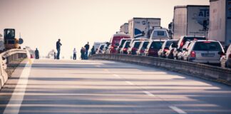 highway closure depicted with traffic backup