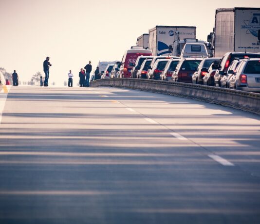 highway closure depicted with traffic backup