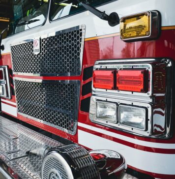 firetruck attempting arriving to scene of fire