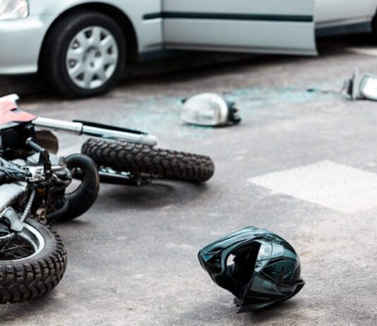 Motorcyclists Dies After Rear-Ending Car on H-1 Freeway Motorcyclists Dies After Rear-Ending Car on H-1 Freeway